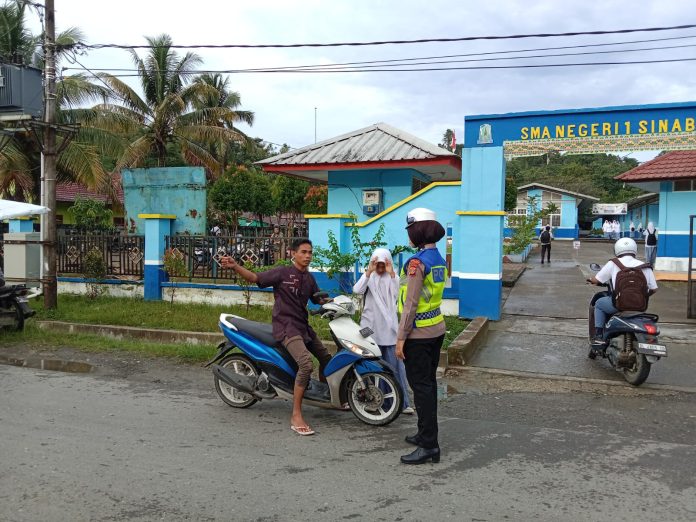 Sat Lantas Polres Simeulue Gelar Kegiatan Strong Point Pagi di Kota Sinabang